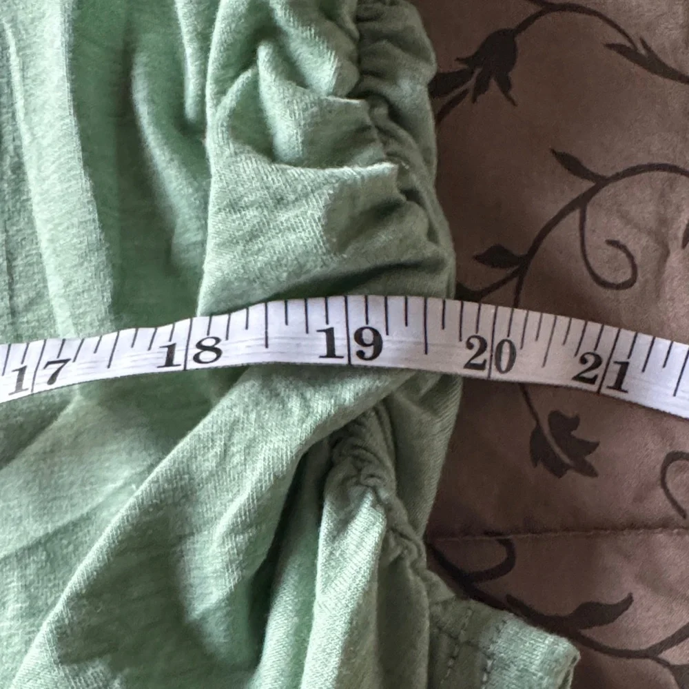 WIHOLL Sage Green Ruched Hem V-Neck Tee – XL (NWT) - Picture 10 of 10